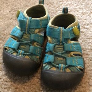 Keen toddler Sz 6 Sandal